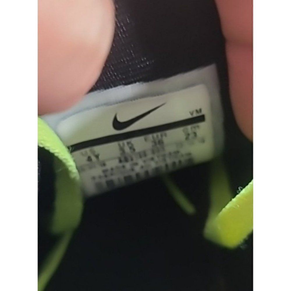 Nike Air Max 720 Athletic Running Shoes Youth Size 4 - Picture 8 of 8